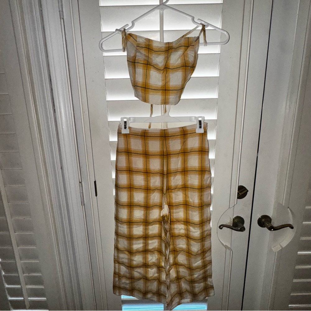 Plaid Butter Yellow & Crème White Women’s Matching Set — Capri Pants + Crop Top